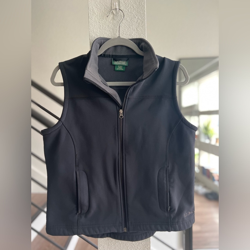 L.L Bean  women’s fleece lined zip vest shell size M